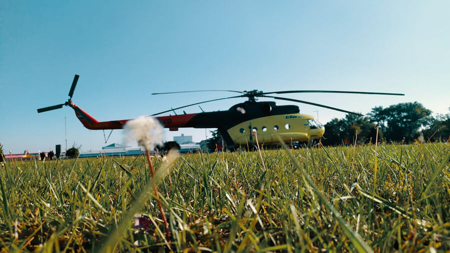 Tandemový seskok z vrtulníku MI-8 v Pardubicích